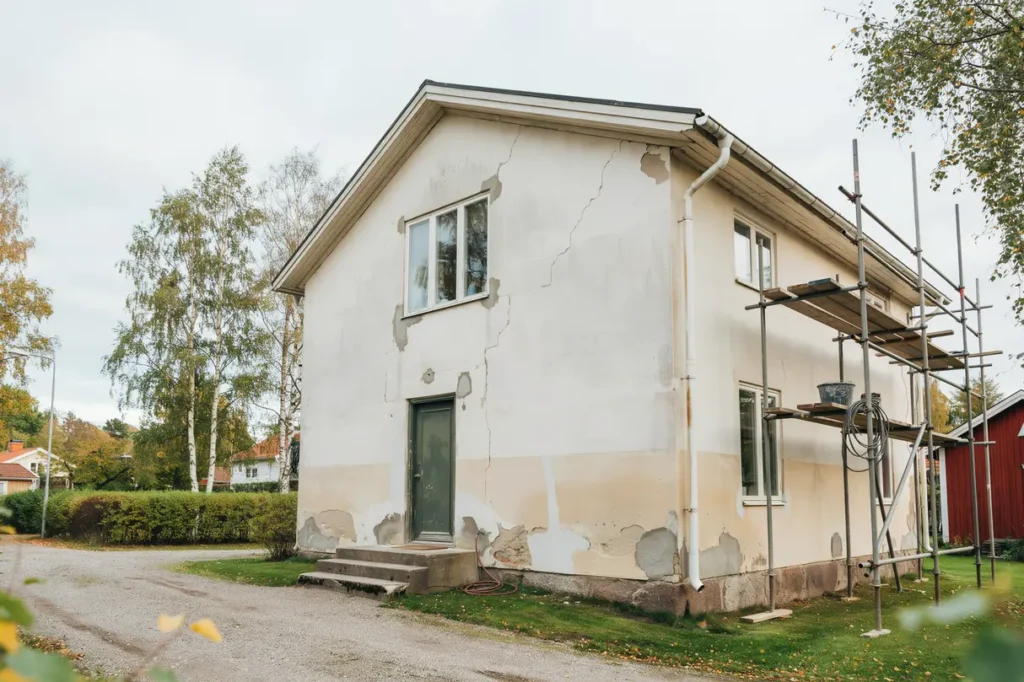 putsa om fasaden i tid tecken p skador r tt bruk och smart planering f r ett h llbart resultat